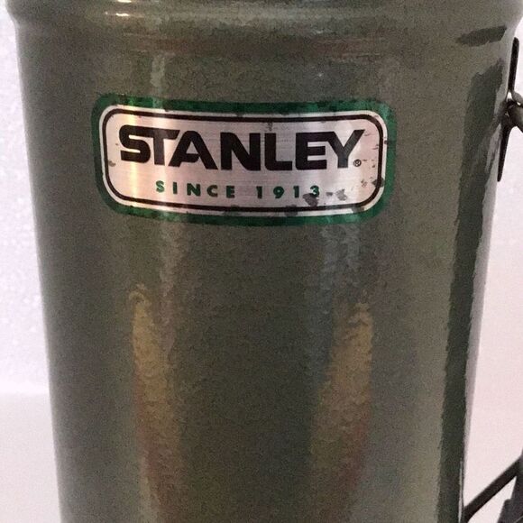 Stanley classic 24 ounce green stainless thermos - Picture 2 of 5